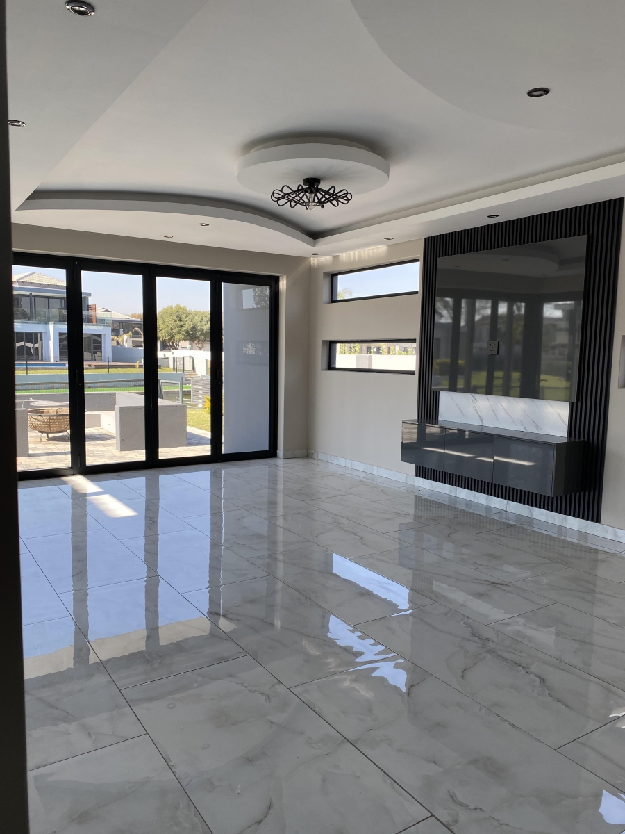 5 Bedroom Property for Sale in The Islands Estates North West